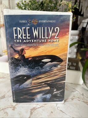 Warner Bros. Free Willy 2 VHS — Blue, Black, Orange